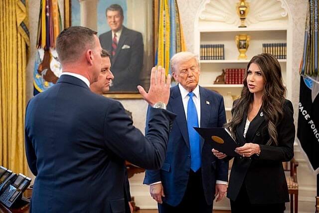 Trump sends Border Czar Tom Homan to Minneapolis to ‘clean up’ after fatal shooting of American nurse sparks riots